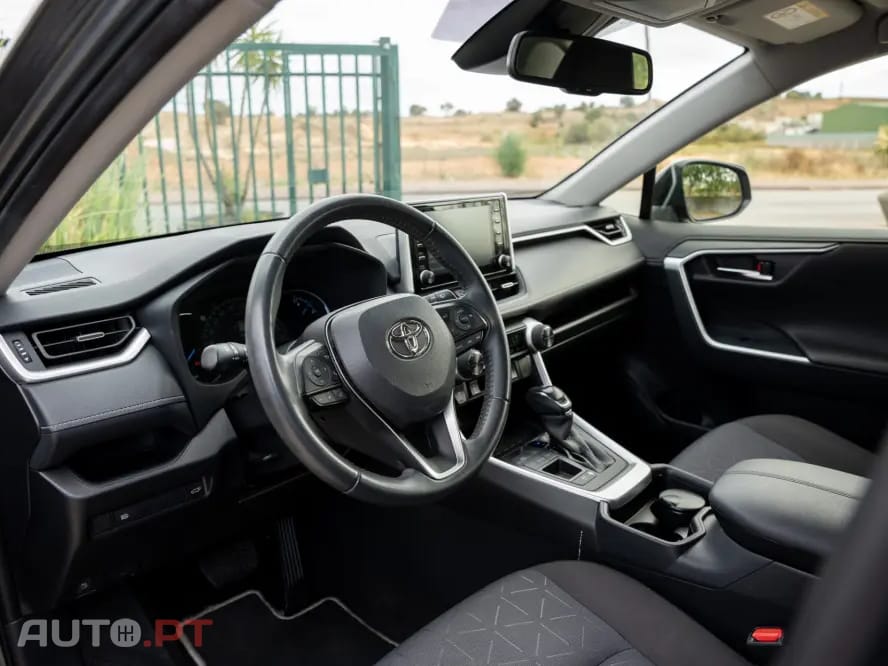 Toyota RAV4 2.5 HDF Comfort — fotografia 18