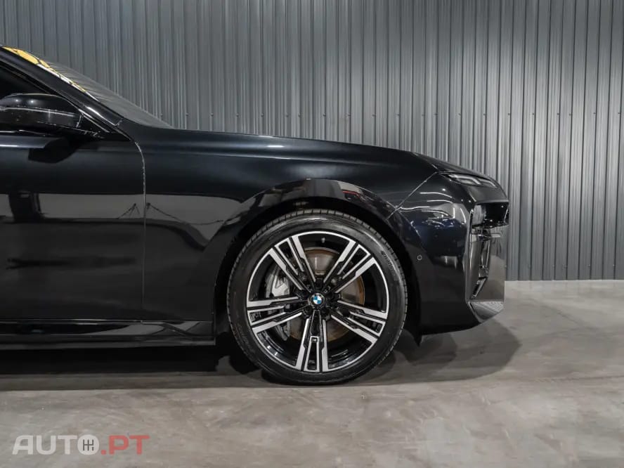 BMW 750 750e xDrive Pack Desportivo M