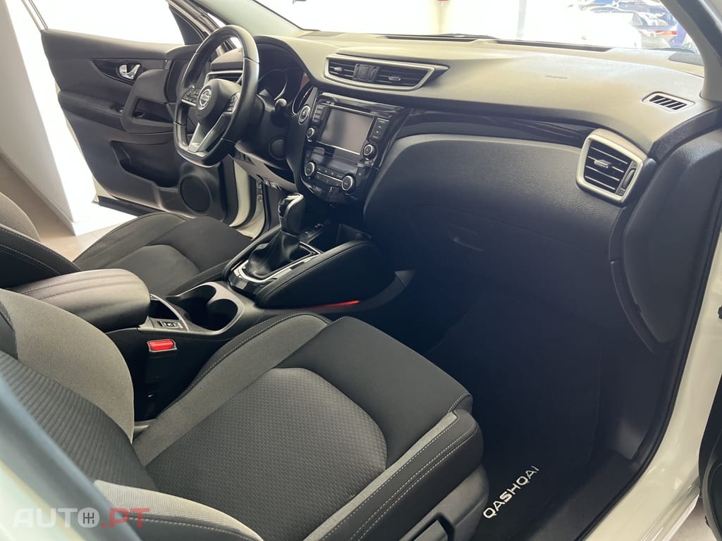 Nissan Qashqai 1.3 DIG-T N-Connecta J18 DCT