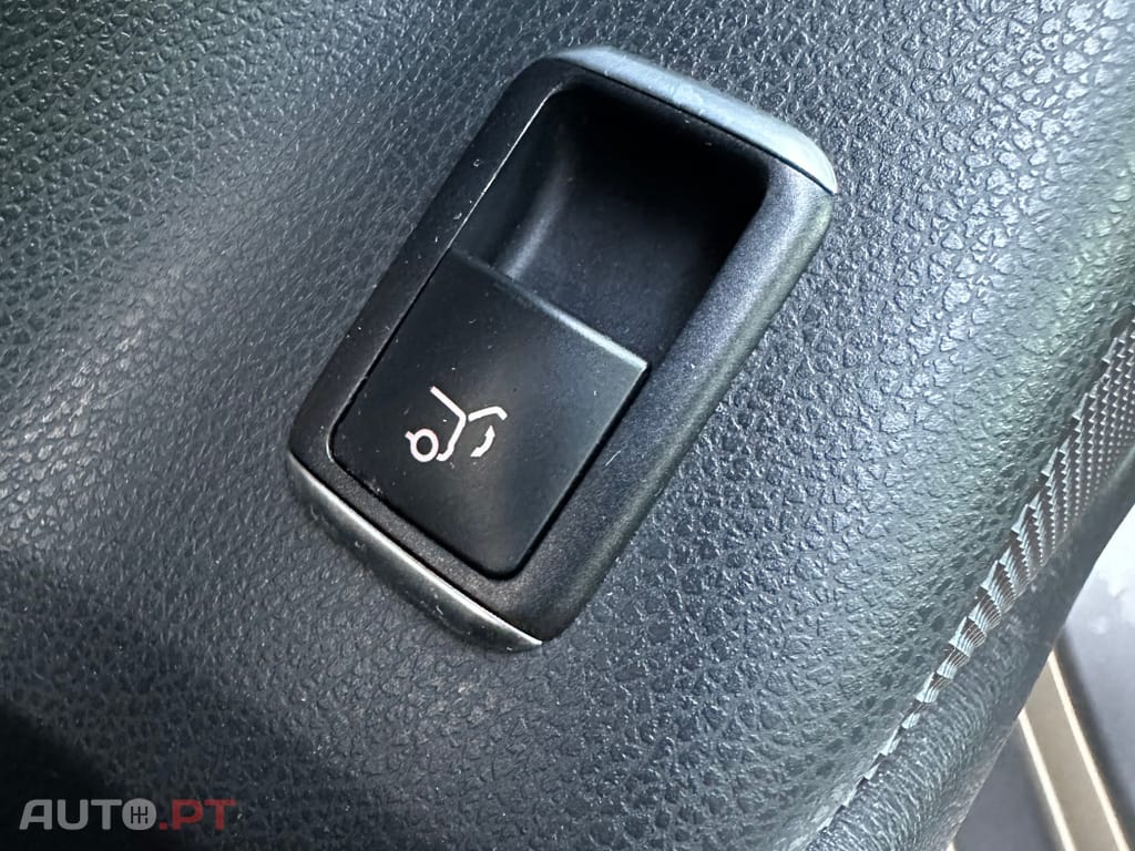 Mercedes-Benz GLA 200 d 7G-DCT Urban Automático