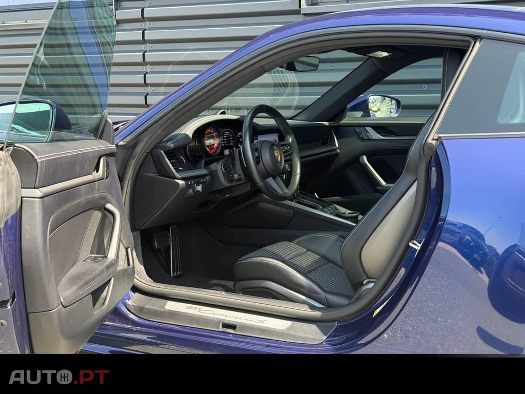 Porsche 992 Carrera 4S