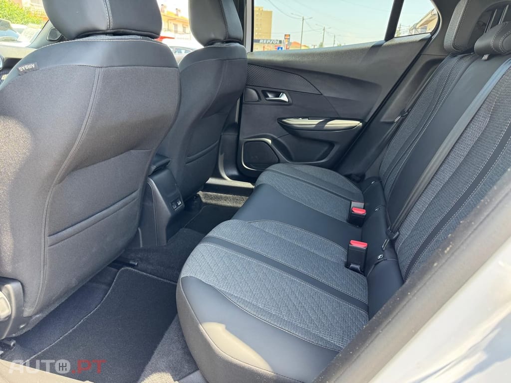 Peugeot 2008 1.2 PureTech Allure Pack