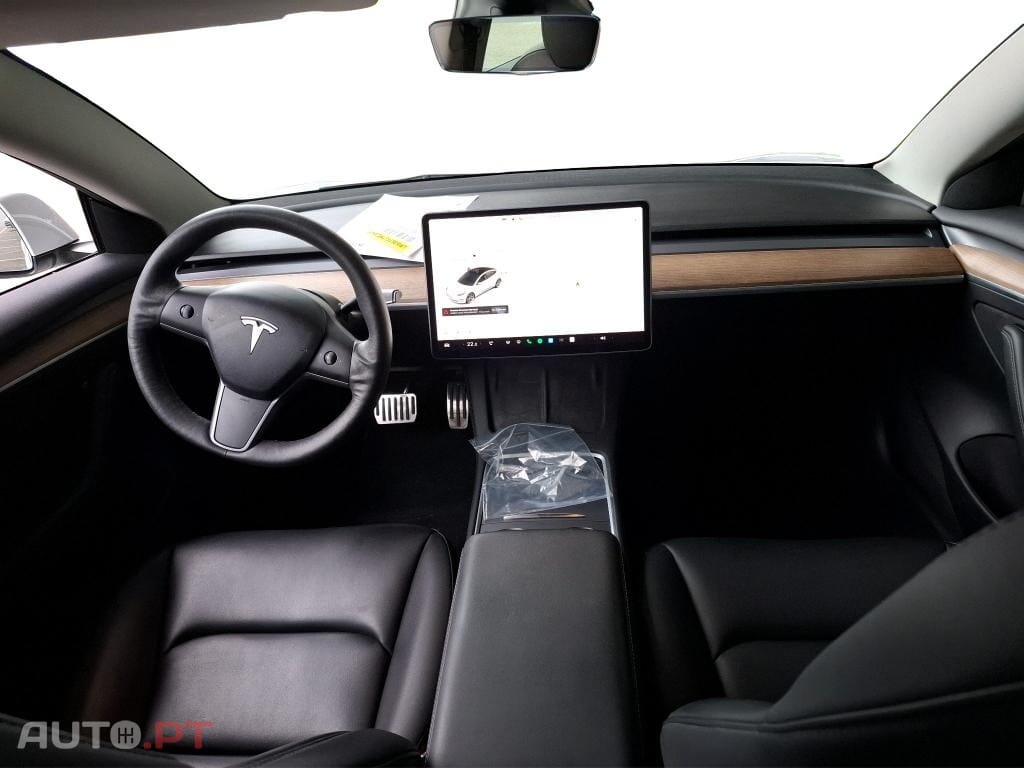 Tesla Model 3 RWD