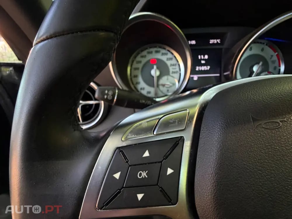 Mercedes-Benz SLK 200 Outro