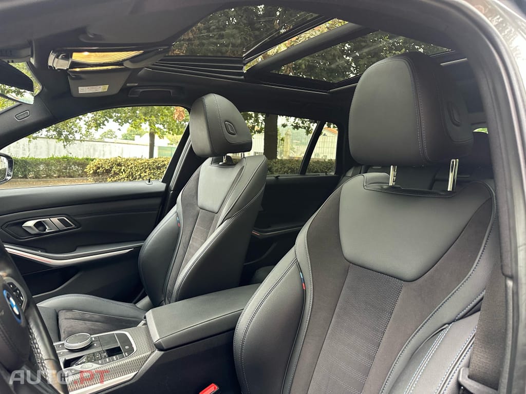 BMW 330 e Touring Pack Desportivo M Auto