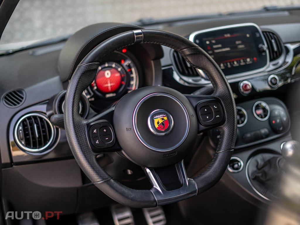 Abarth 595C 1.4 T-Jet Scorpioneoro
