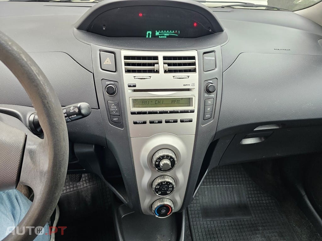 Toyota Yaris 1.0 VVT-i AC Manual