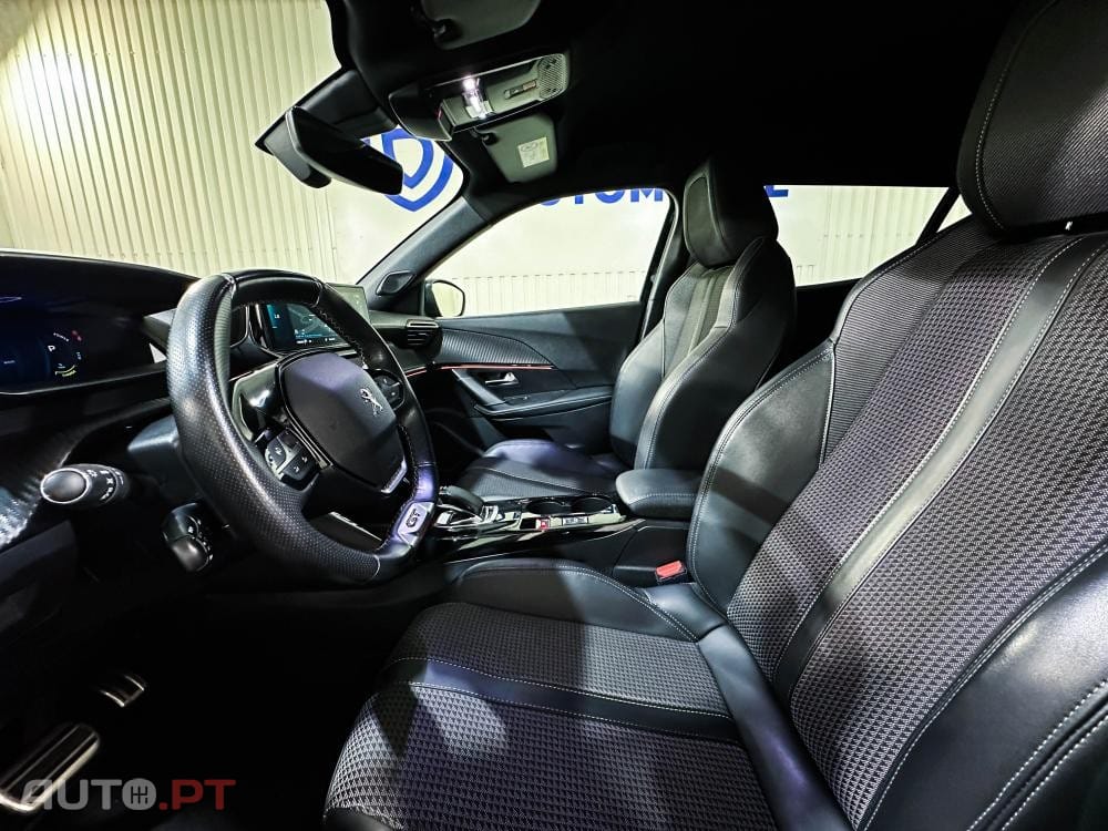 Peugeot E-2008 50 kWh GT