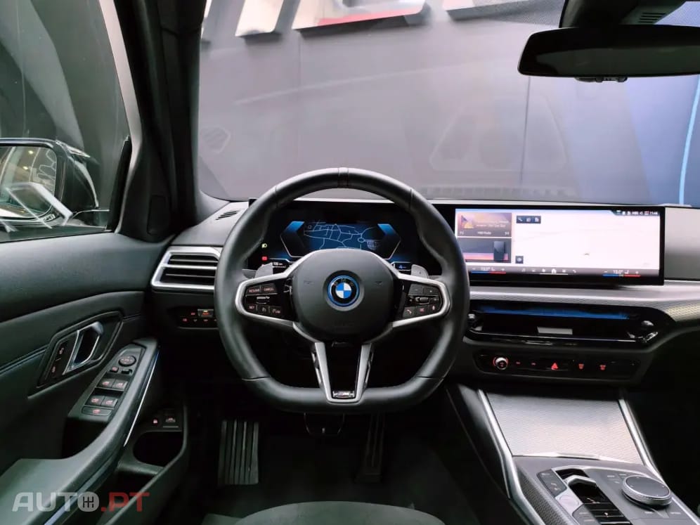 BMW 330 e Pack Desportivo M Pro Auto