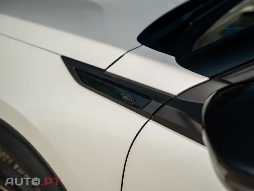 Peugeot E-2008 50 kWh GT