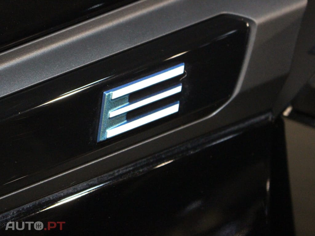 Peugeot E-2008 50 kWh GT