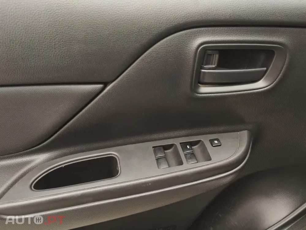 Mitsubishi L200 2.3 DI-D Space Cab Invite 4WD