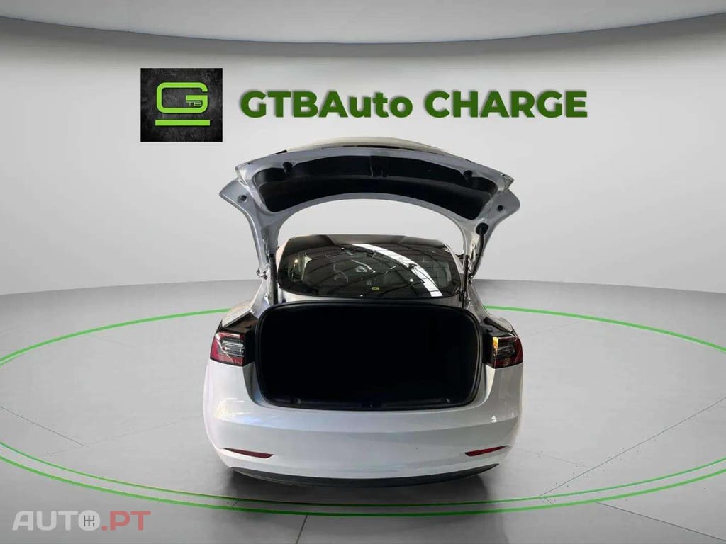 Tesla Model 3 Stander 