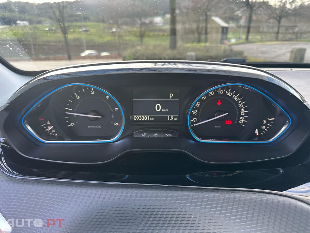 Peugeot 2008 1.5 BlueHDi Allure EAT6