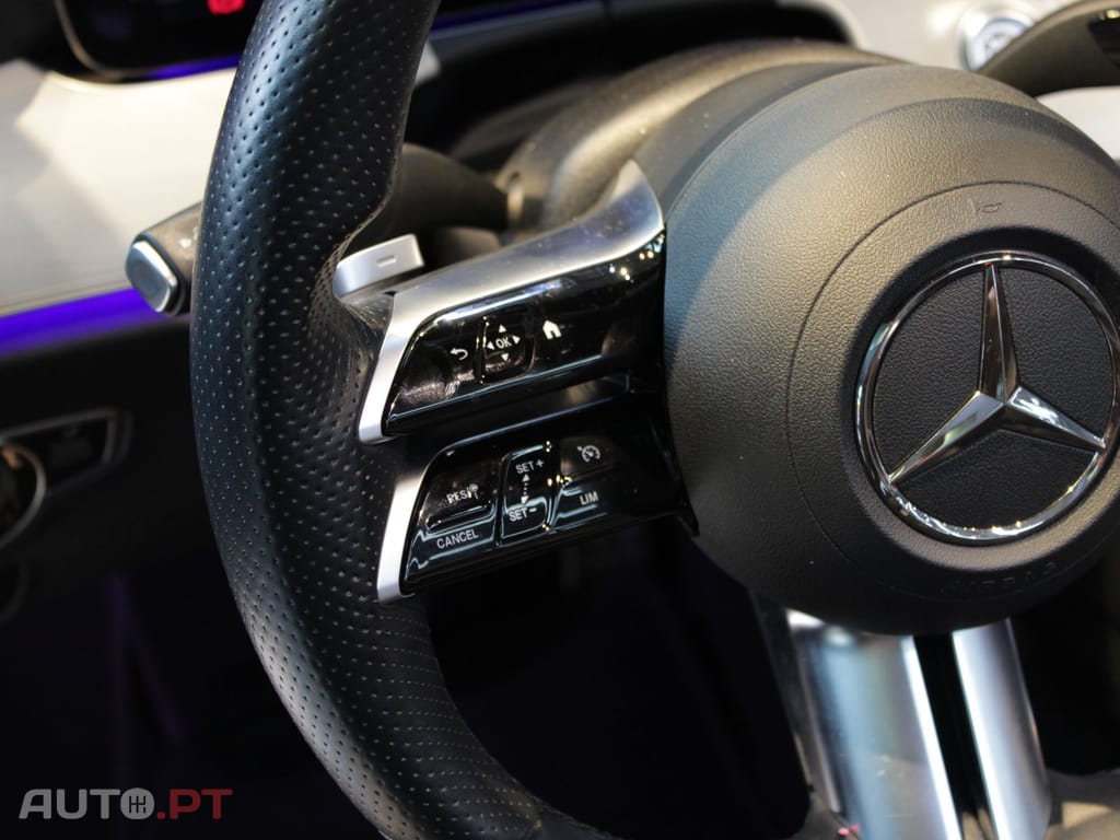 Mercedes-Benz E 220 AMG LINE