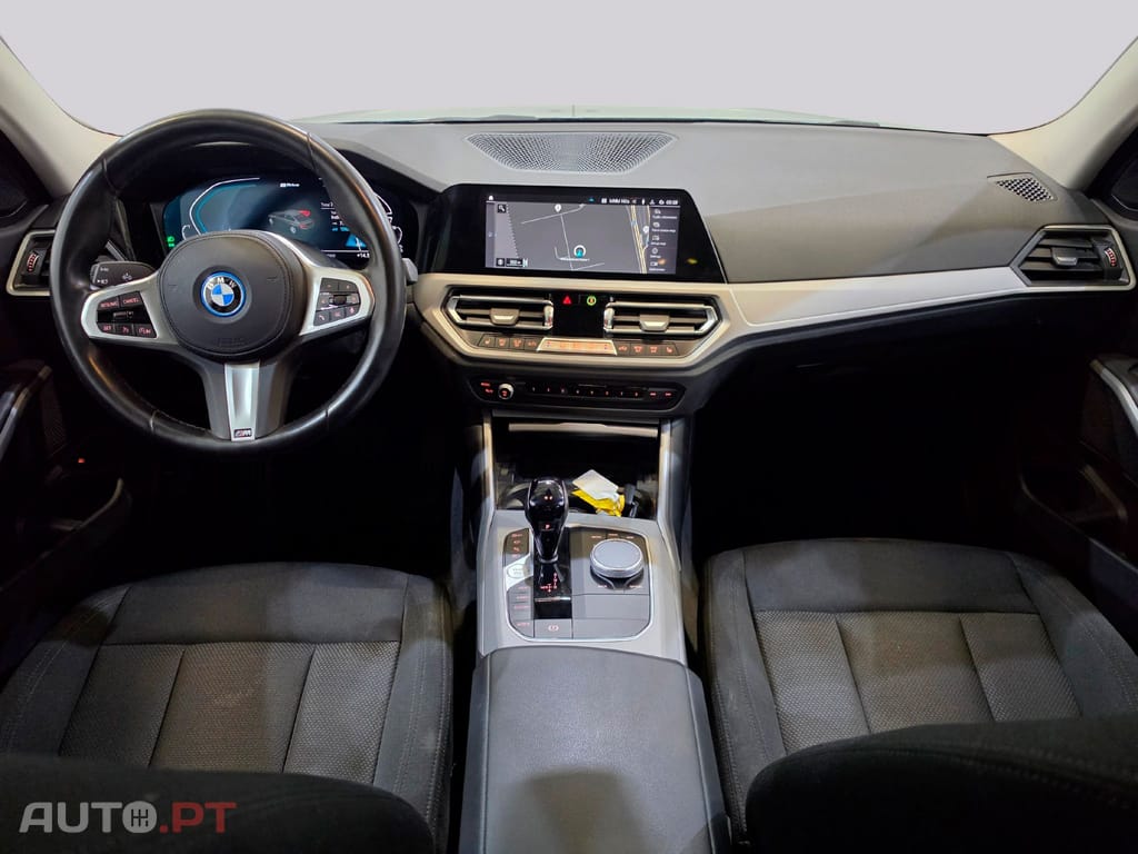 BMW 320 Plug-In Hybrid I.V.A DEDUTIVEL