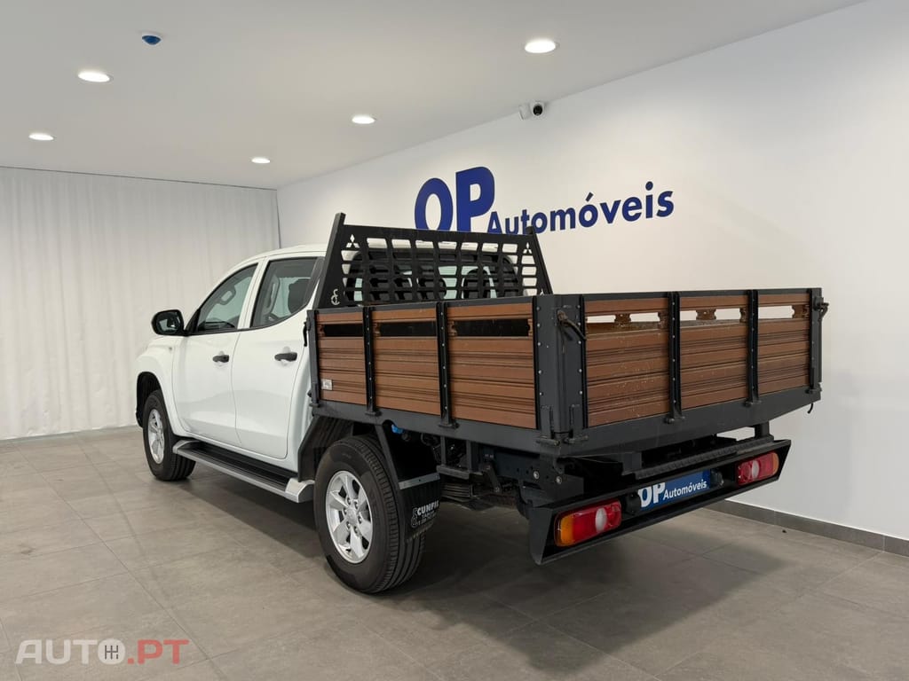 Mitsubishi L200 2.3 DI-D CD Invite 4WD