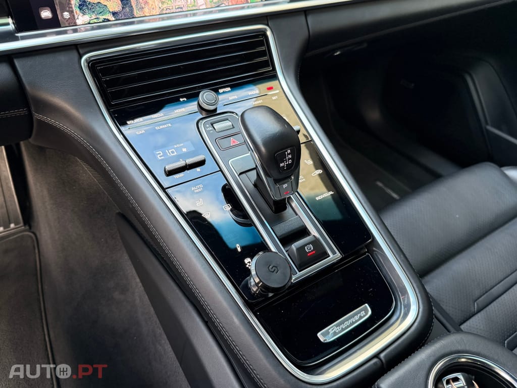 Porsche Panamera 4 E-Hybrid Platinum Edition