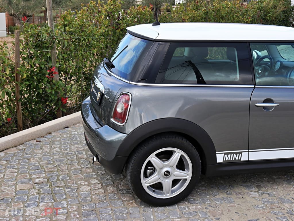 MINI Cooper Cooper D