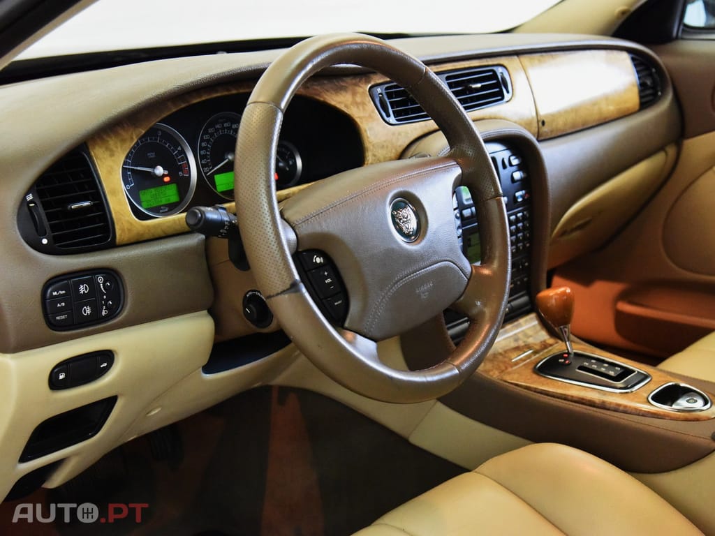 Jaguar S-Type 2.7 D V6 Executive Auto.