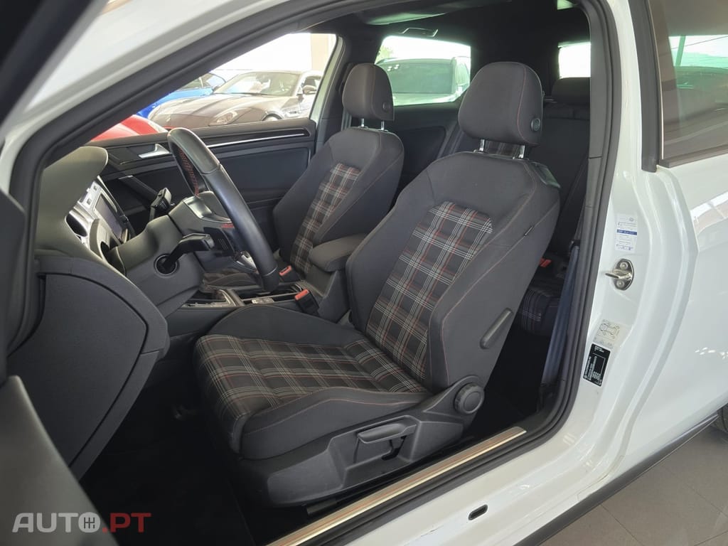 Volkswagen Golf 2.0 TSI GTI DSG