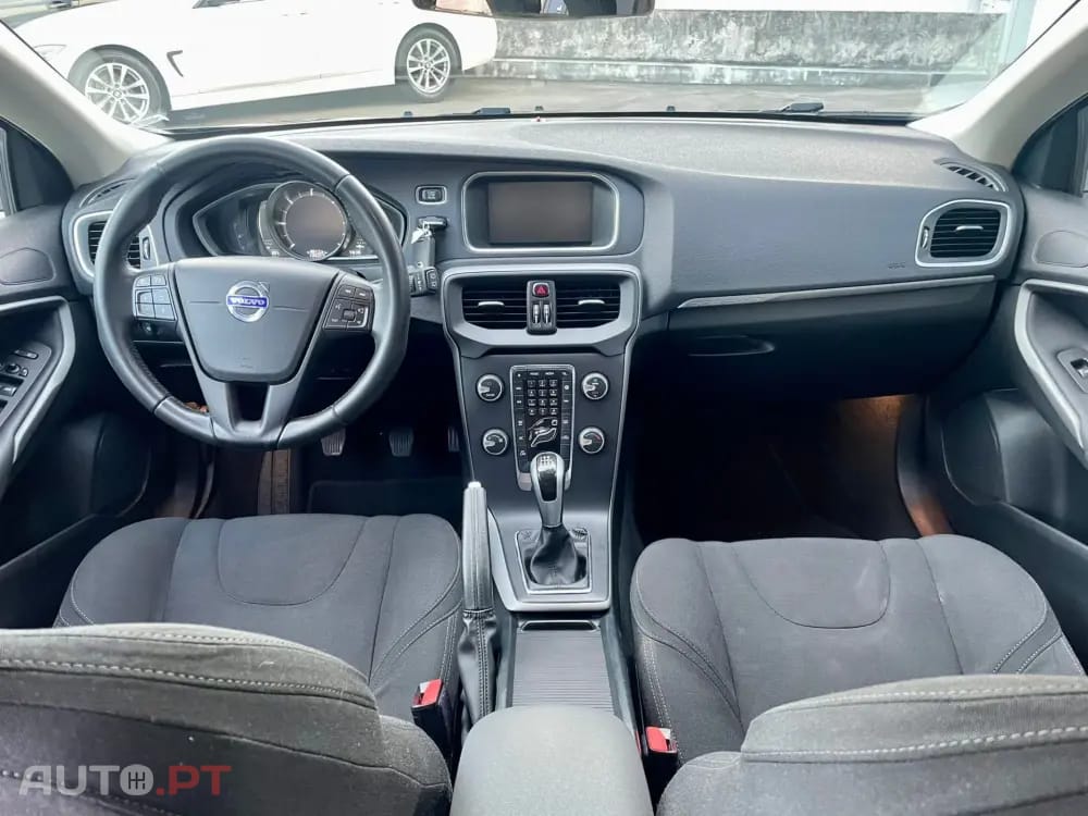 Volvo V40 Cross Country 2.0 D2 Momentum