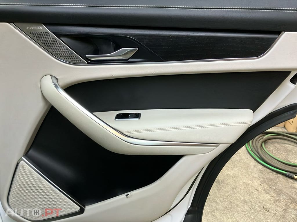 Jaguar F-Pace 2.0 P400e Plug-in Hybrid