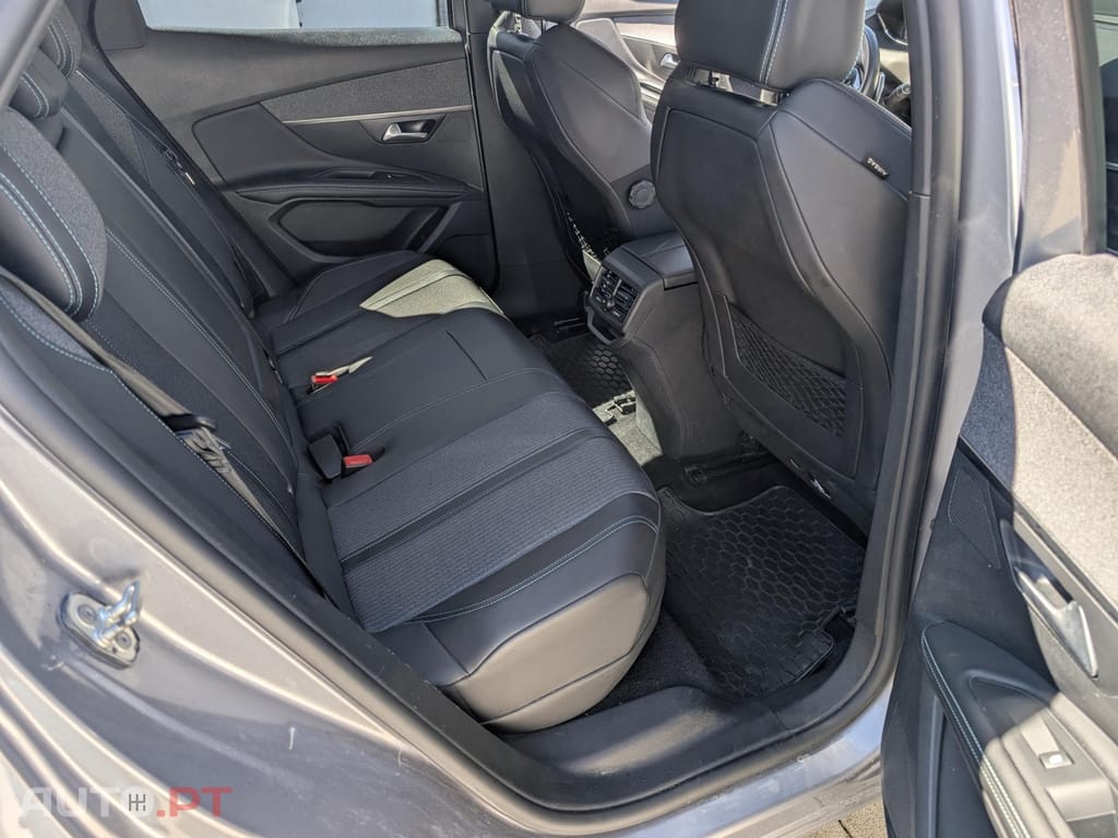 Peugeot 3008 1.6 Hybrid Allure Pack e-EAT8