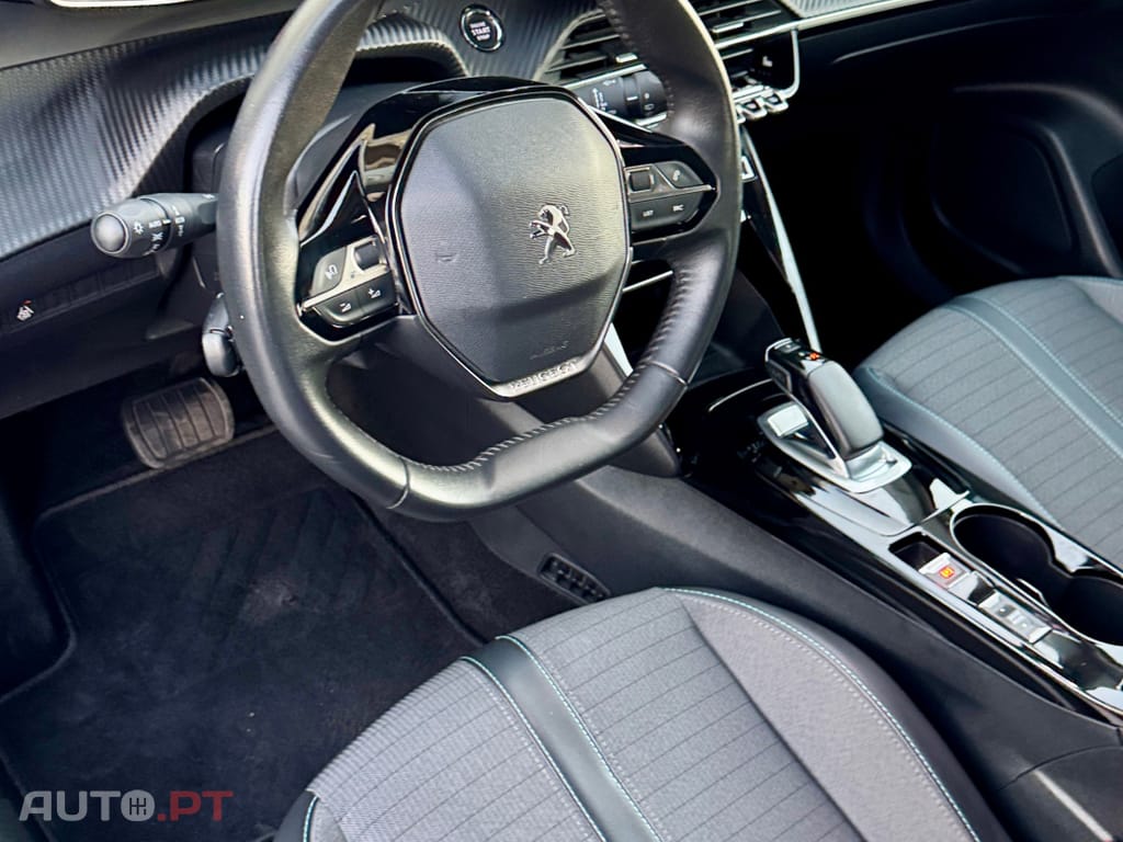 Peugeot E-2008 50 kWh Allure Pack - IVA Dedutivel !!!