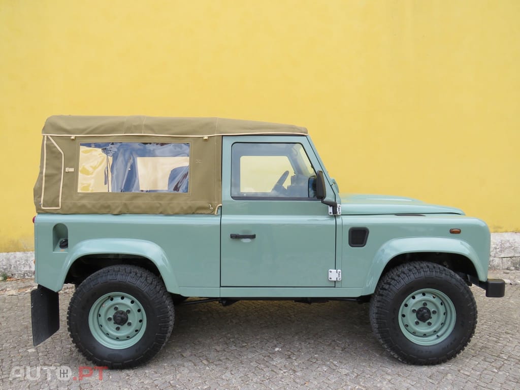 Land Rover Defender TD4 PUMA HERITAGE
