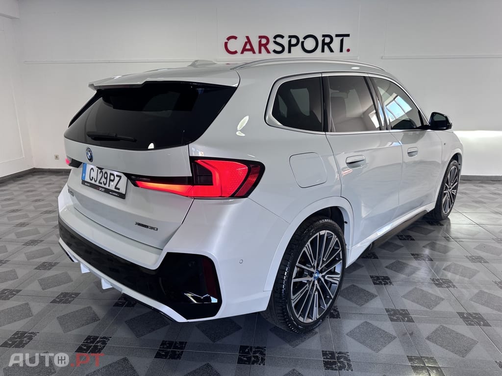 BMW iX1 xDrive30 Pack Desportivo M Pro