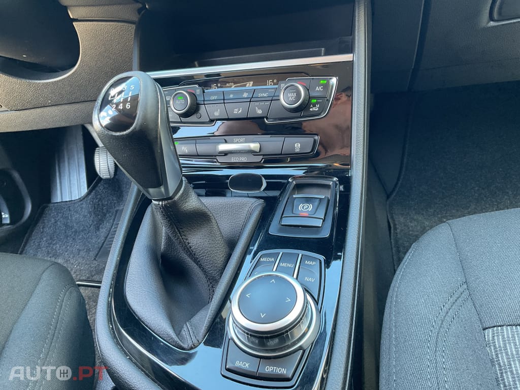BMW 216 i 7L