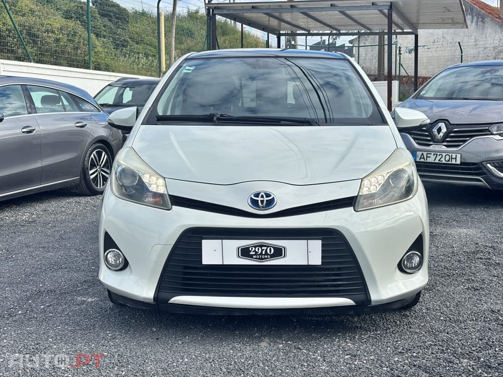 Toyota Yaris 1.5 HSD Square Collec.White