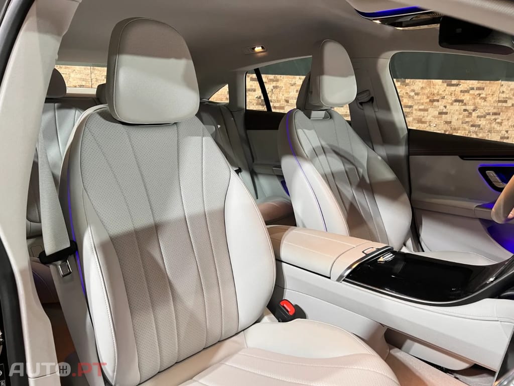 Mercedes-Benz EQE 300 Electric Art