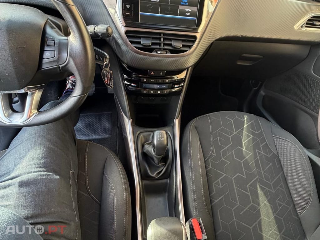 Peugeot 2008 1.6 e-HDi Allure