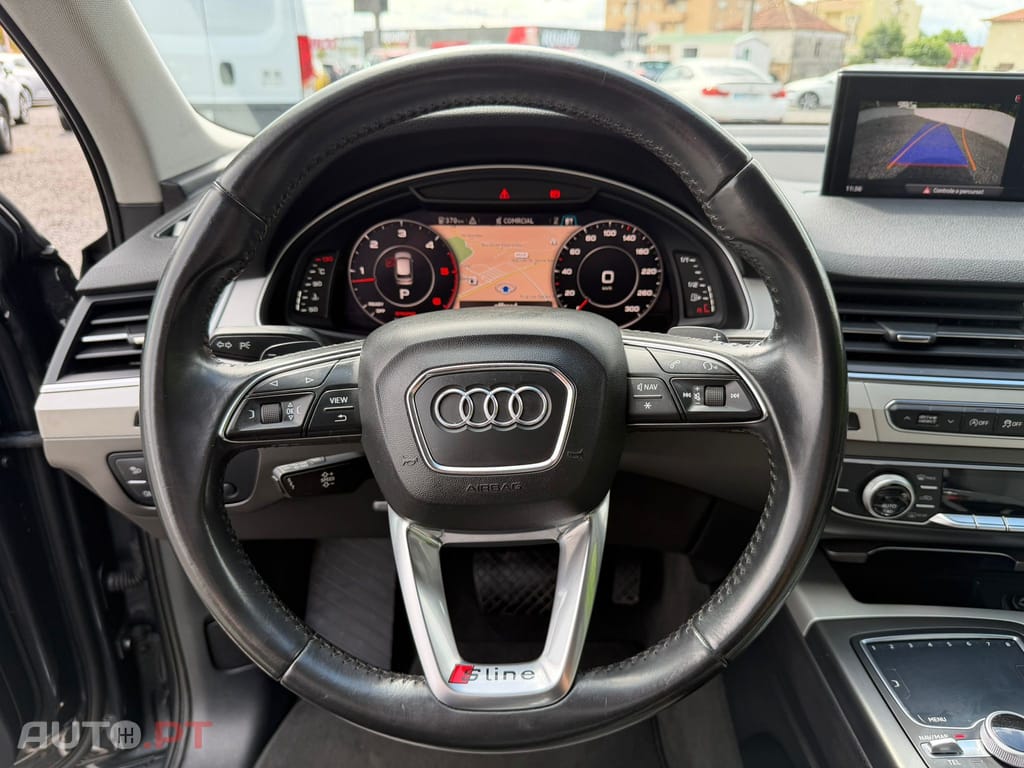 Audi Q7 3.0 TDI quattro tiptronic 7L