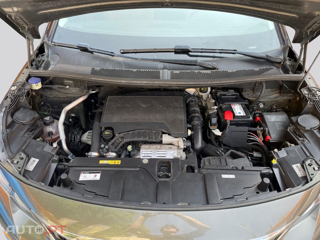 Peugeot 3008 1.2 ALLURE