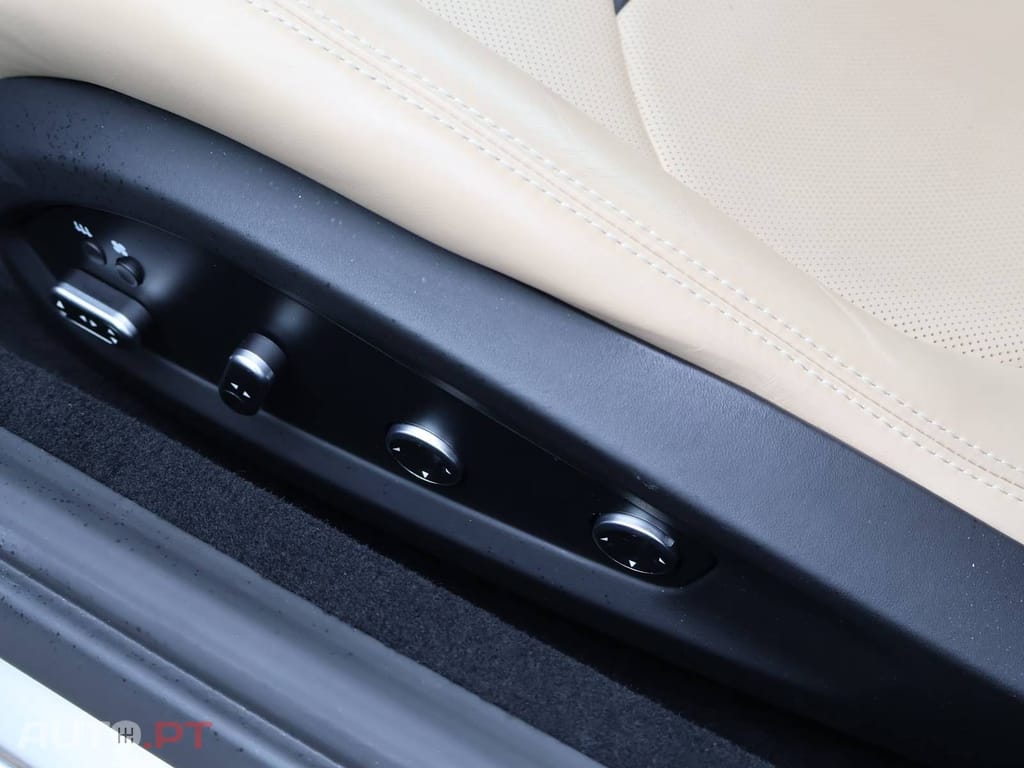 Ferrari GTC4 Lusso V12 4WD Lift