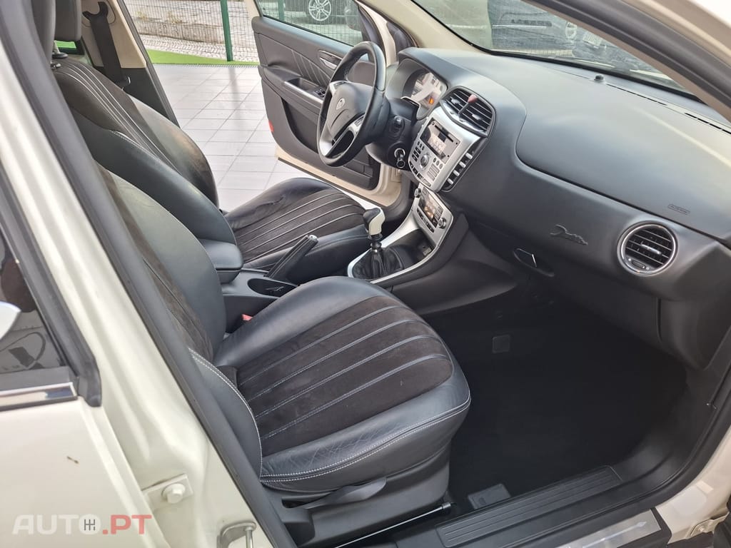 Lancia Delta 1.6 M-Jet Argento