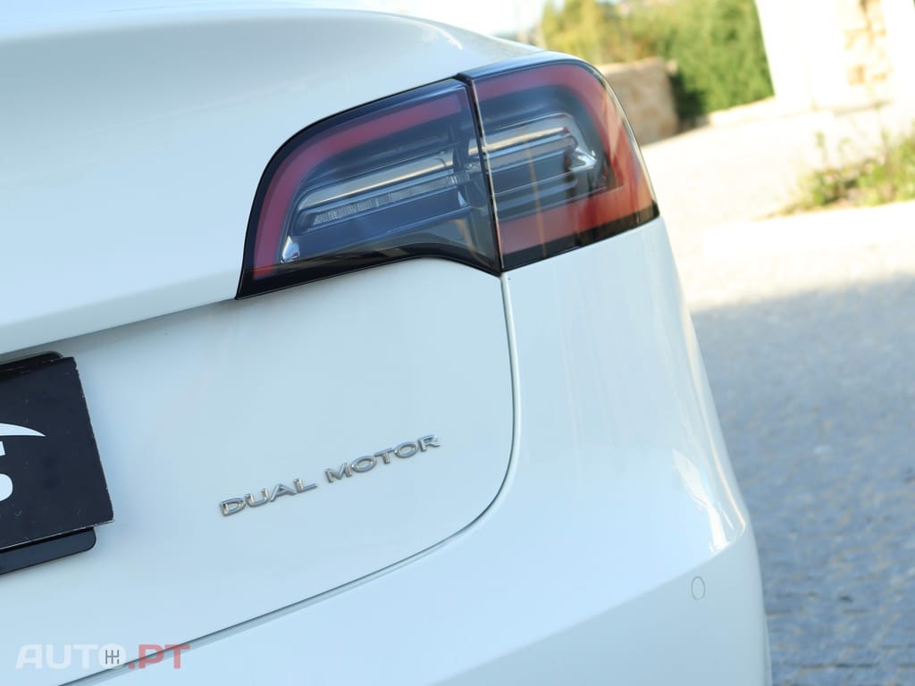 Tesla Model 3 Long-Range Dual Motor AWD