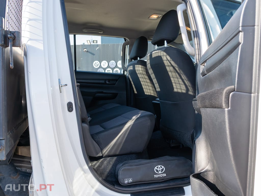 Toyota Hilux 2.4 D-4D 2WD CD CM