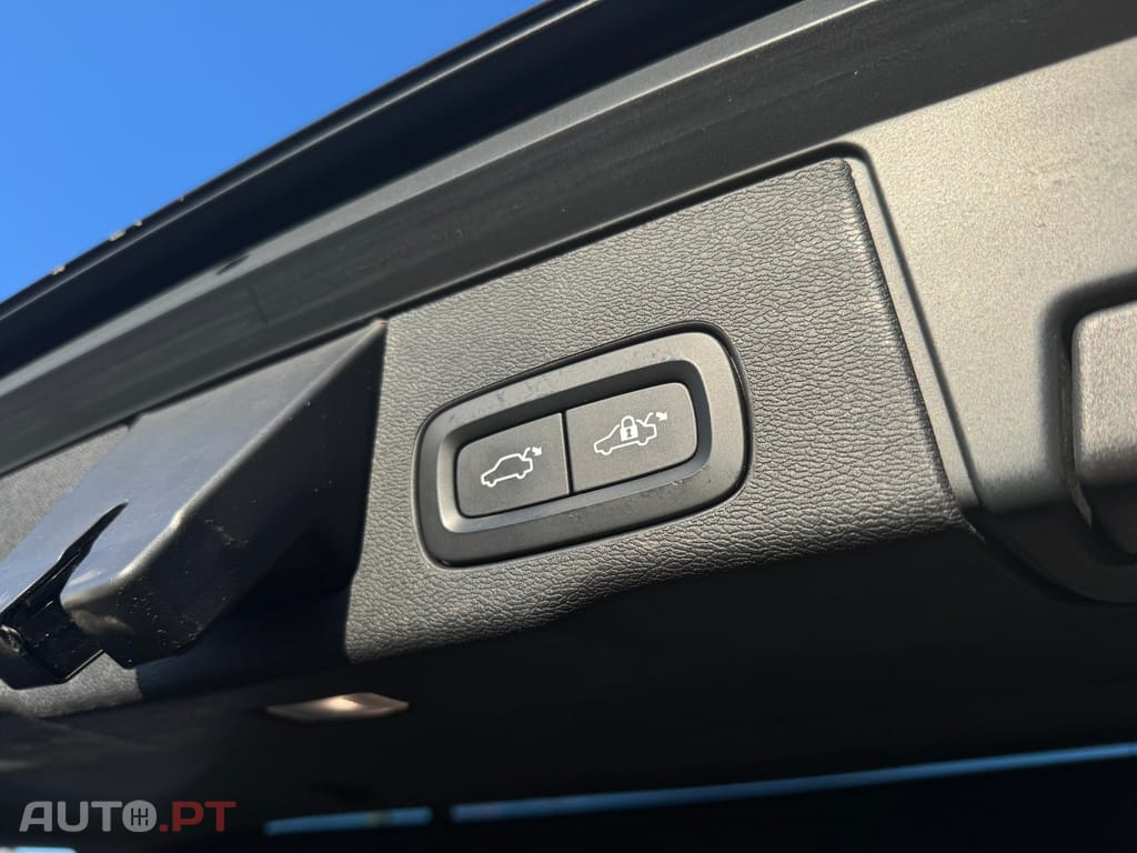 Volvo XC60 2.0 T6 PHEV R-Design AWD