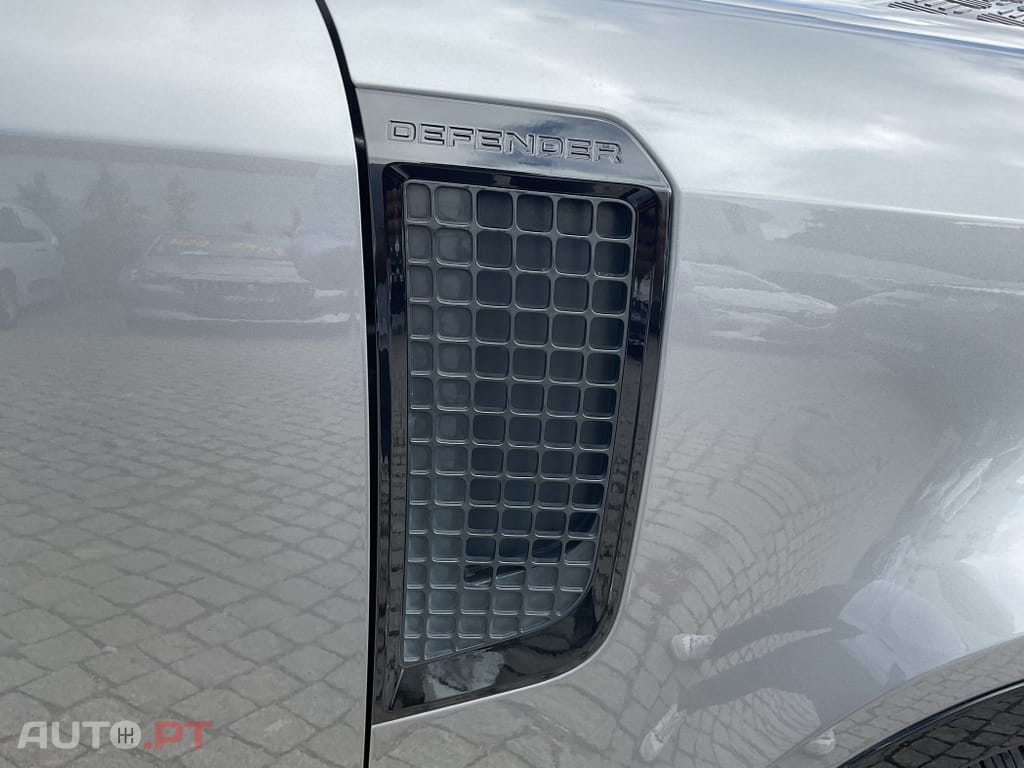 Land Rover Defender 3.0 D250 110 AWD X-Dynamic SE