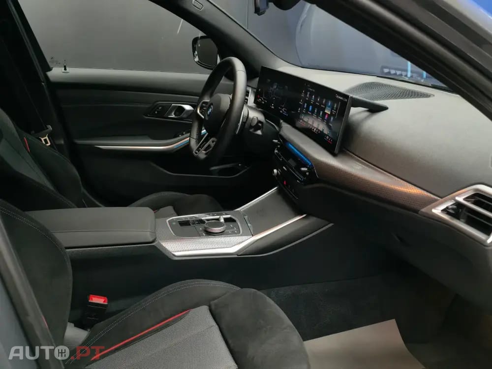 BMW 330 e Pack Desportivo M Pro Auto