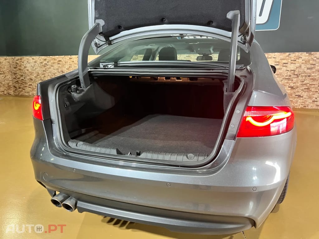 Jaguar XF 2.0 D