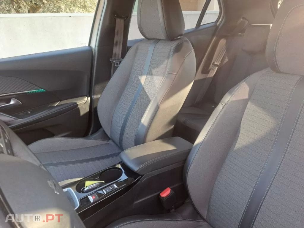 Peugeot 2008 1.5 BlueHDi Allure Pack