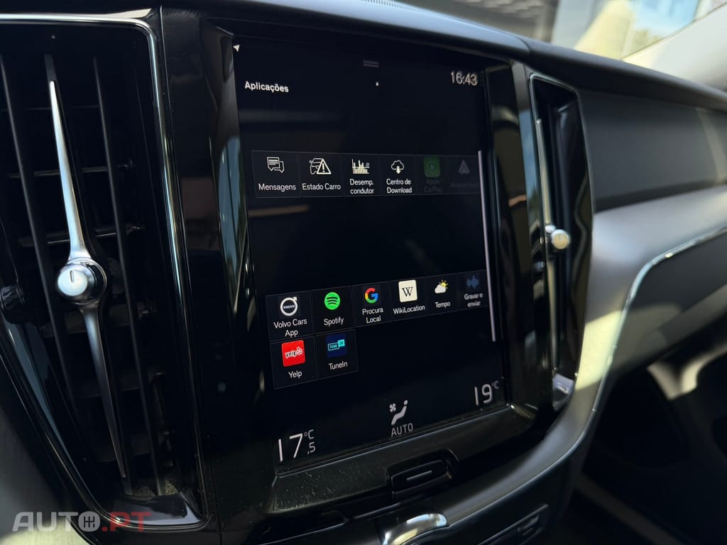 Volvo XC60 2.0 T8 PHEV Momentum Plus AWD