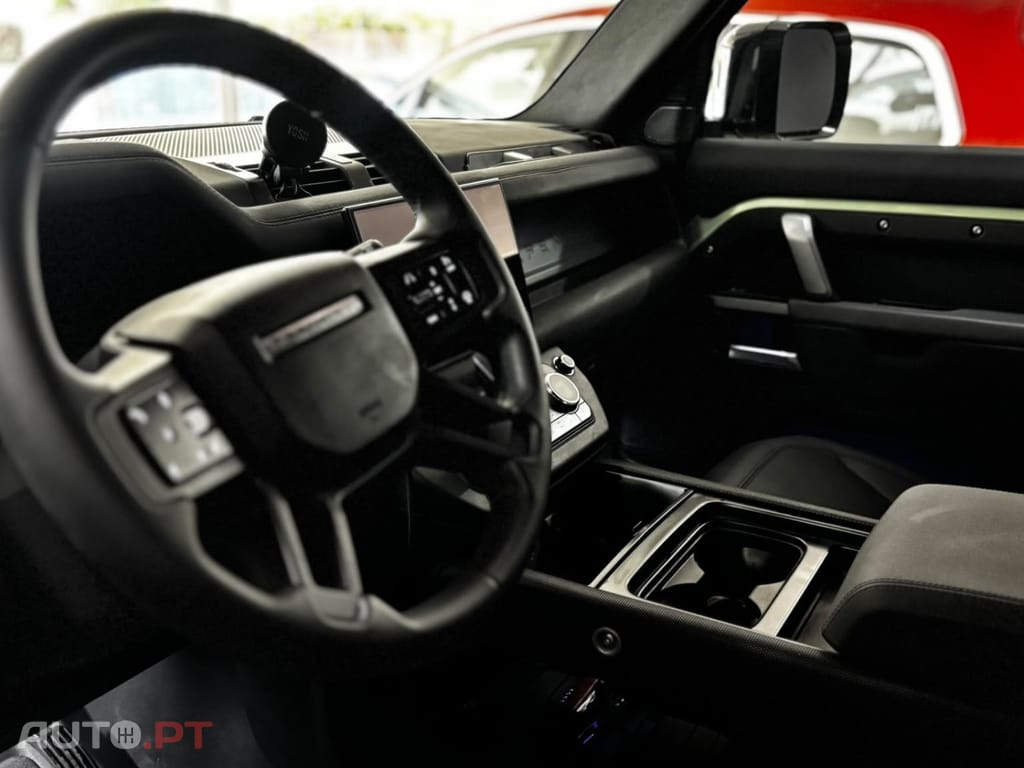 Land Rover Defender 2.0 P300e 110 AWD Trophy Edition Deep Sandglow