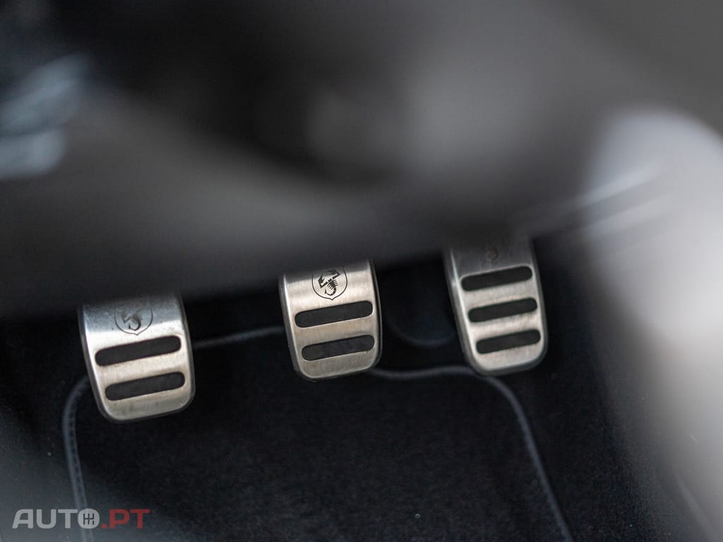 Abarth 595C 1.4 T-Jet Scorpioneoro
