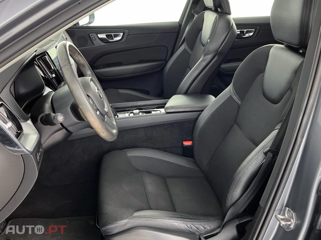 Volvo XC60 2.0 T8 PHEV Momentum Plus AWD